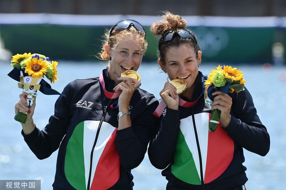 [图]女子轻量级双人双桨-意大利最后时刻逆转夺冠
