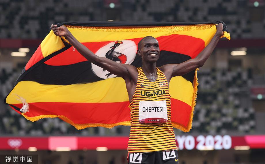 [图]男子5000米决赛 乌干达选手切普特盖获得金牌