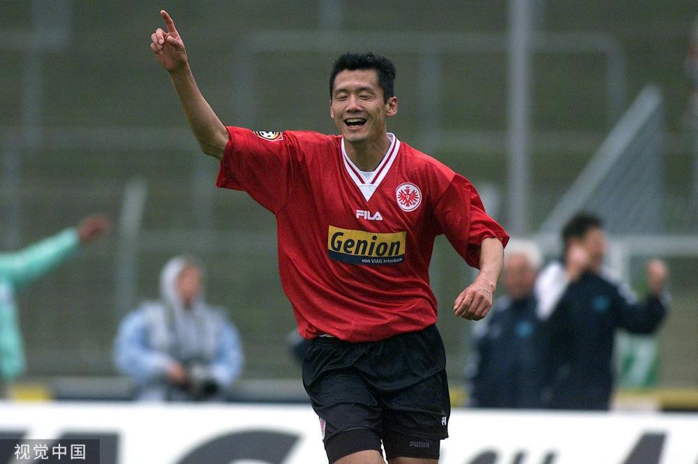 图实至名归中国前国脚杨晨入选德甲传奇球星