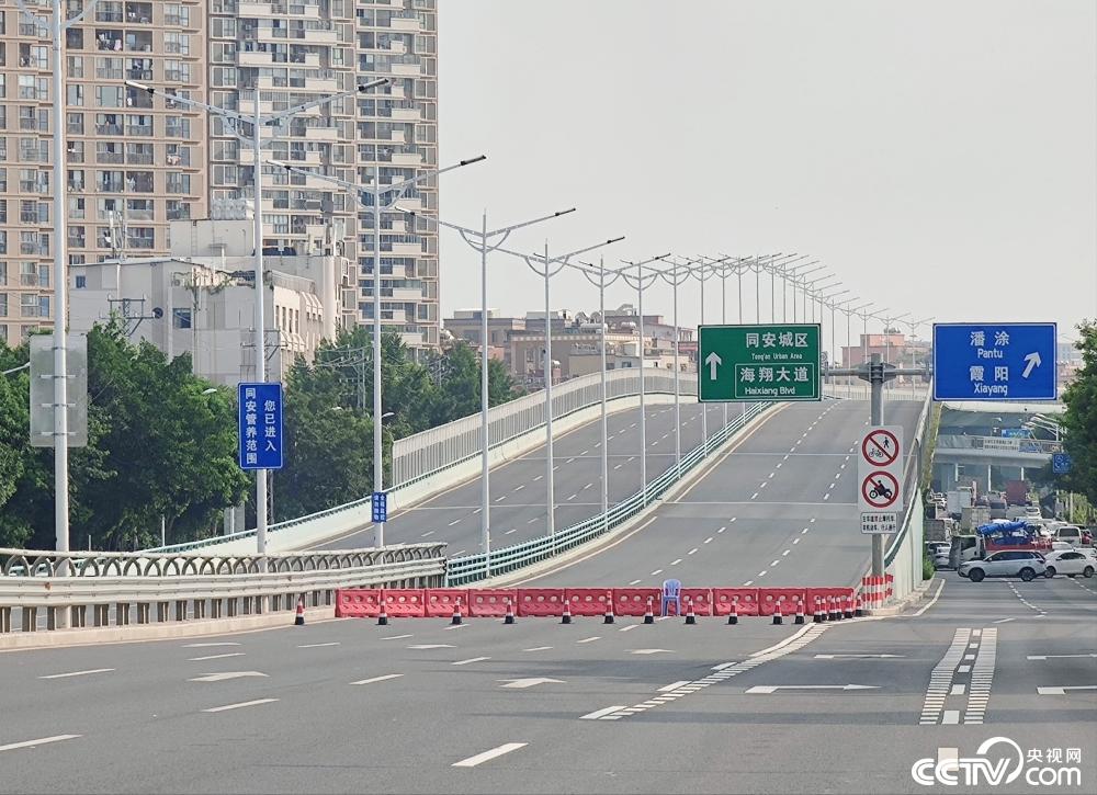 2021年9月17日,廈門同集路,進出同安城區的高架橋實行交通管制,禁止