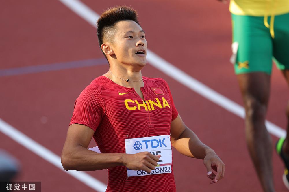 图谢震业200米预赛跑出20秒30成功晋级半决赛