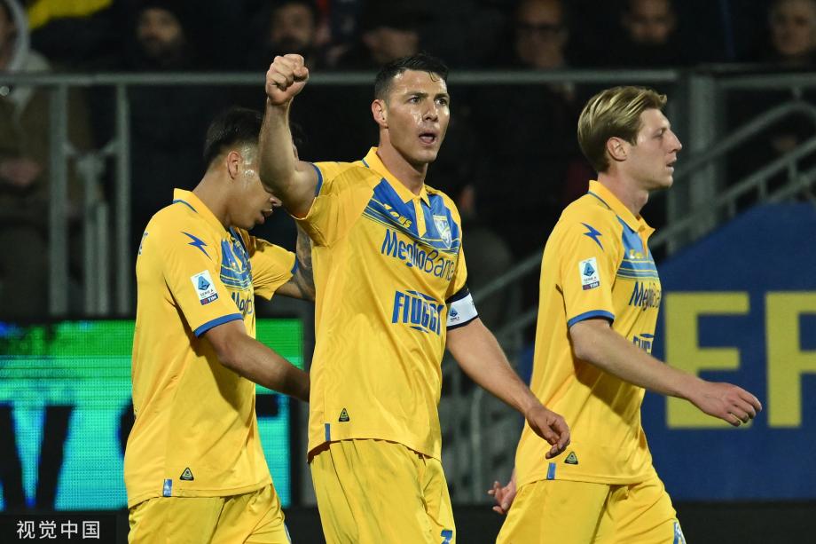 意甲-吉鲁传射约维奇替补制胜 米兰3-2弗洛西诺内