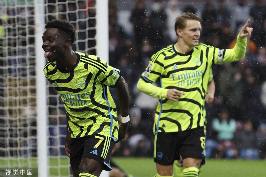 萨卡双响厄德高传射 阿森纳5-0大胜伯恩利