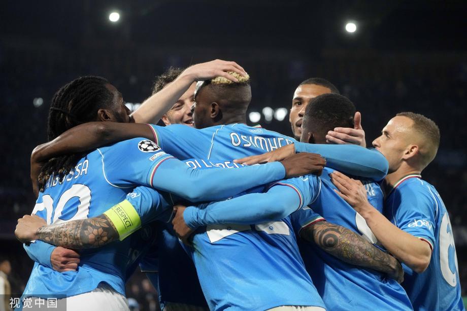 莱万破僵局奥斯梅恩扳平 巴萨1-1那不勒斯