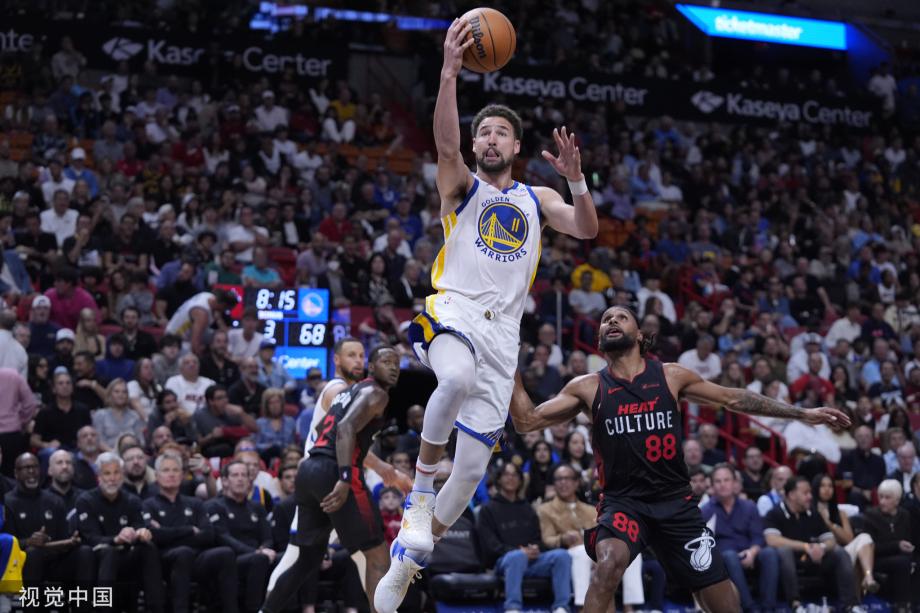 克莱重回首发砍28分库里17分 勇士扑灭热火