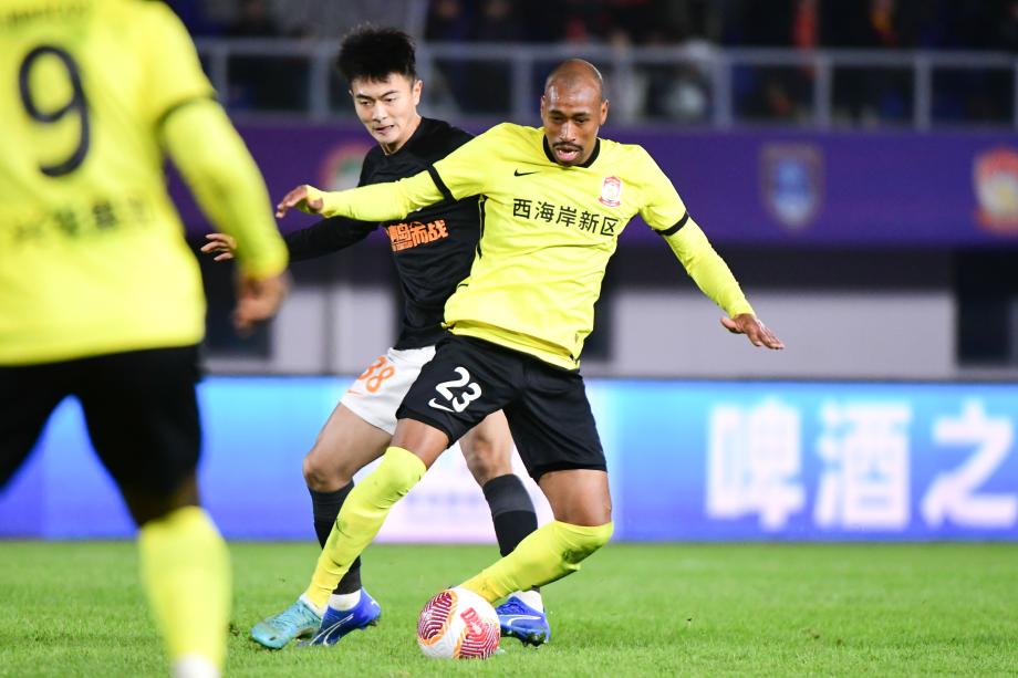青岛西海岸1-0获中超首胜 送青岛海牛三连败
