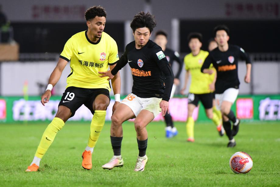 青岛西海岸1-0获中超首胜 送青岛海牛三连败