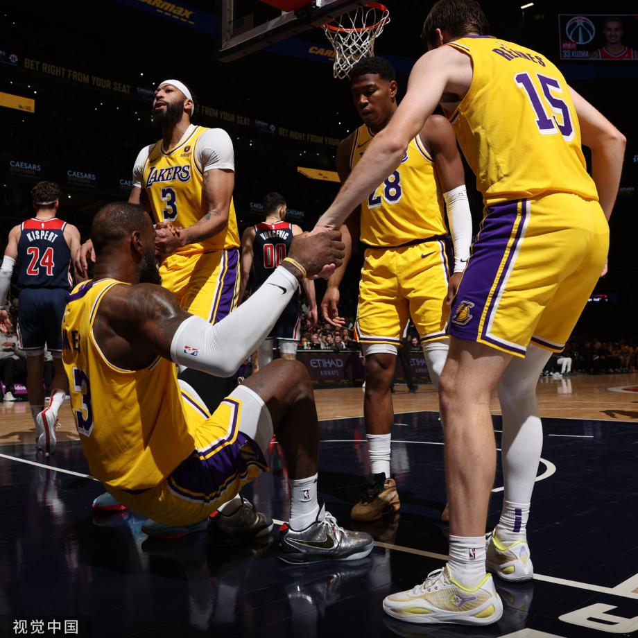 戴维斯35+18詹姆斯25+7+9 湖人力克奇才3连胜