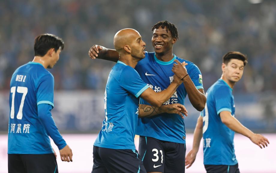 中超-埃韦尔双响奥斯卡破门 沧州雄狮3-2武汉三镇