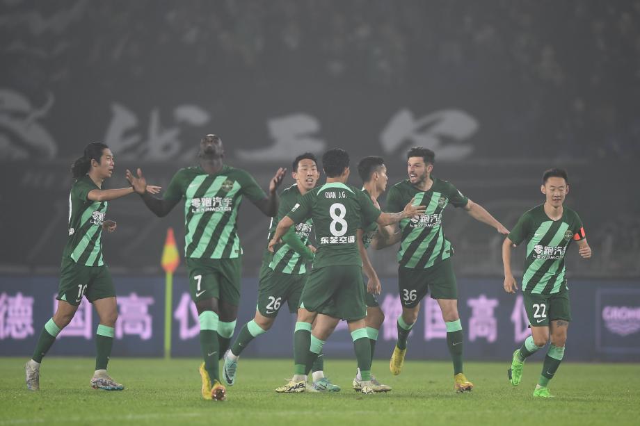 内尔松卢斯梅开二度 青岛西海岸收获两连胜