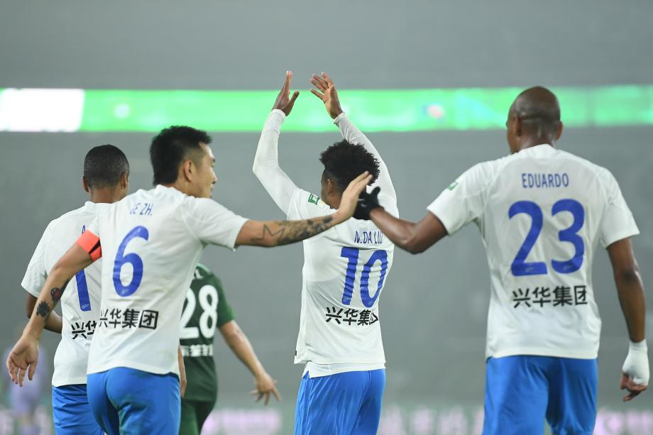 内尔松卢斯梅开二度 青岛西海岸收获两连胜