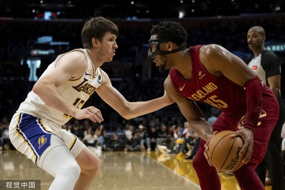 詹姆斯24+12戴维斯22+13 湖人克骑士4连胜