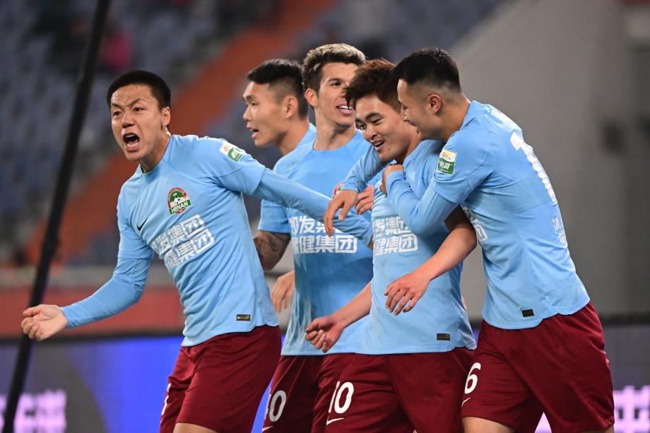 中超-黄紫昌替补传射卡扎绝平 泰山2-2十人河南