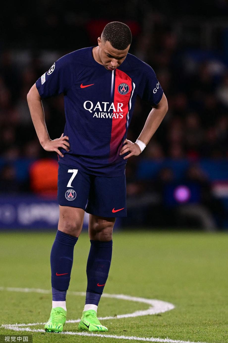 拉菲尼亚双响 巴萨客场3-2巴黎占晋级先机