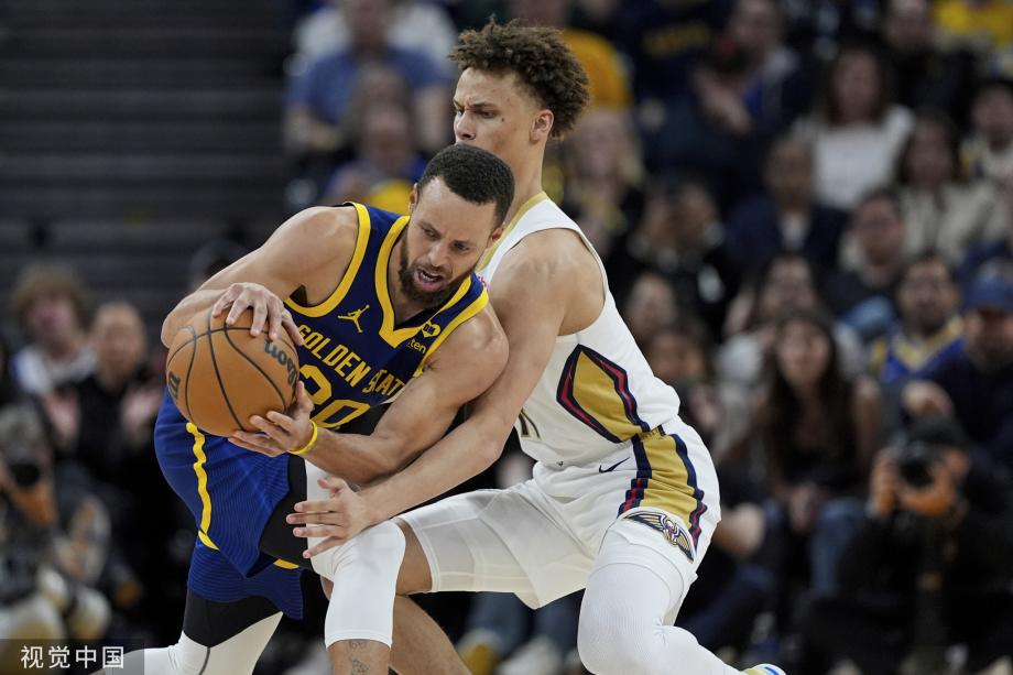 麦科勒姆28+5库里33+5 鹈鹕20记三分险胜勇士