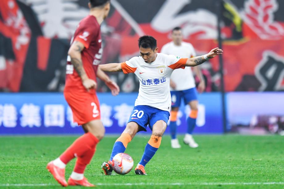 中超-武磊梅开二度 上海海港4-3逆转山东泰山