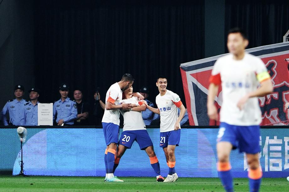 廖力生抽射破门 山东泰山客场击败成都蓉城