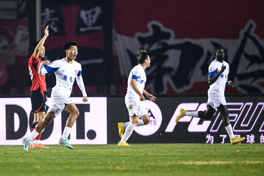 鲁尼替补破门 梅州客家一球险胜长春亚泰