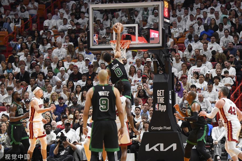 怀特38分塔图姆20+11 绿军力克热火大比分3-1