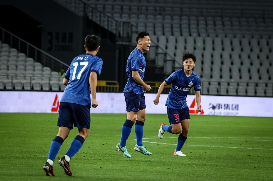 路易斯2球朱辰杰世界波 申花4-0沧州九轮不败