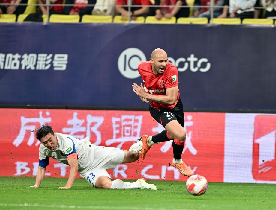 恩里克梅开二度 成都蓉城主场2-2武汉三镇