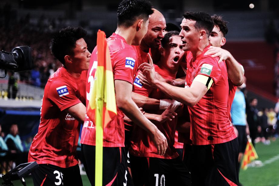 恩里克梅开二度 成都蓉城主场2-2武汉三镇