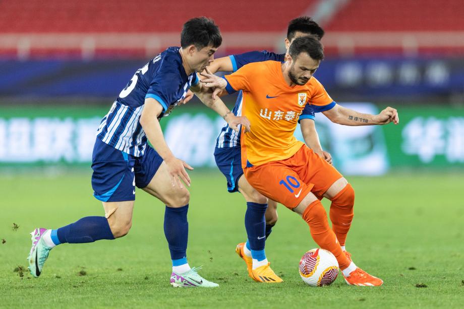 克雷桑谢文能互献传射 山东泰山2-1三镇5轮不败