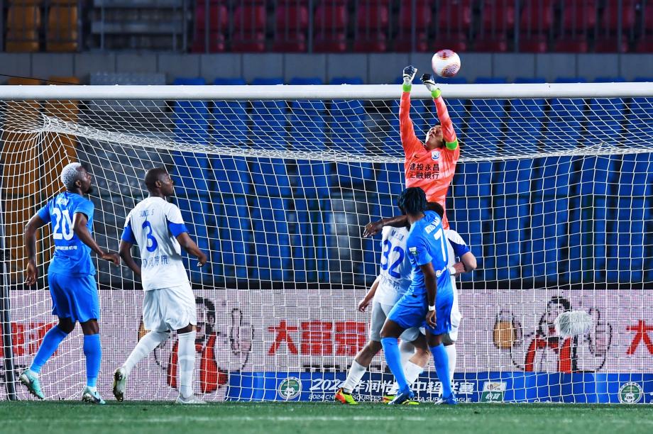 中超-沧州1-1南通 郑凯木客串门将做关键扑救