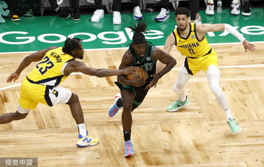 布朗40+5哈利伯顿伤退 绿军再胜步行者2-0领先