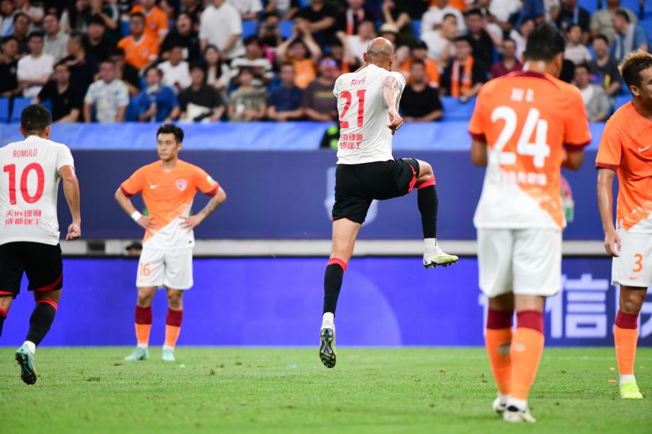 中超-罗慕洛双响费利佩造3球 蓉城5-1大胜海牛
