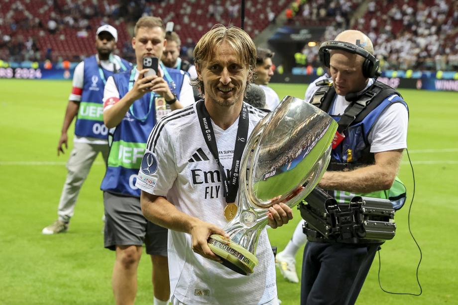 姆巴佩首秀破门!皇马2-0战胜亚特兰大夺欧超杯