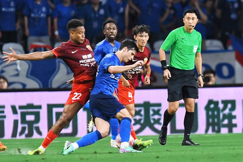 于汉超传射 申花3-1逆转十人海港赢下上海德比