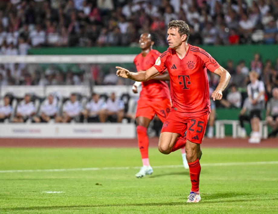 德国杯-穆勒2射1传凯恩破门 拜仁4-0乌尔姆