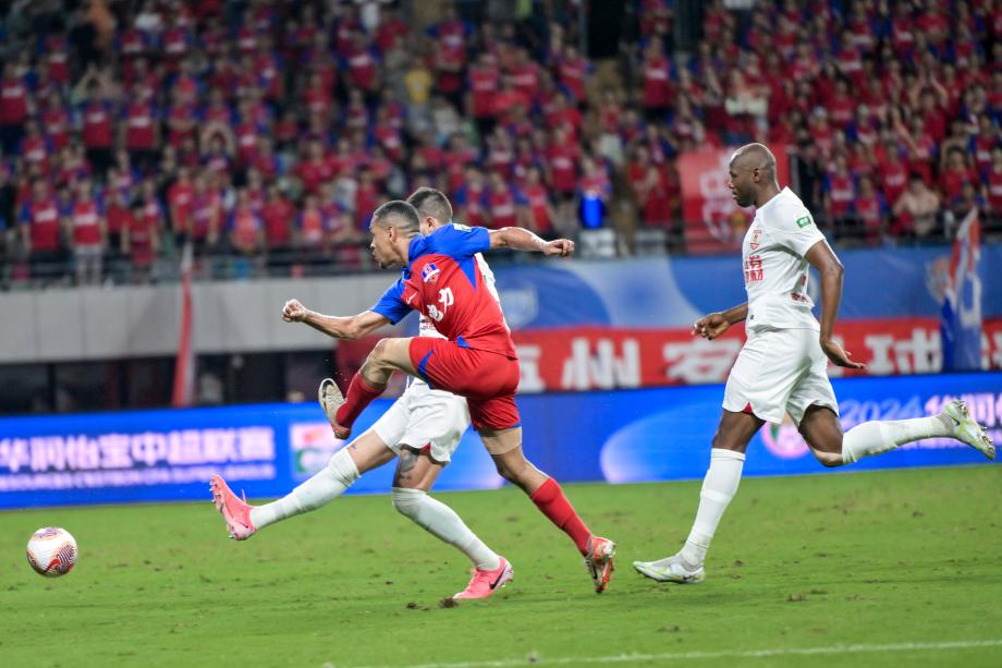 杨超声传射马里破门 梅州2-1战胜亚泰逃离降级区