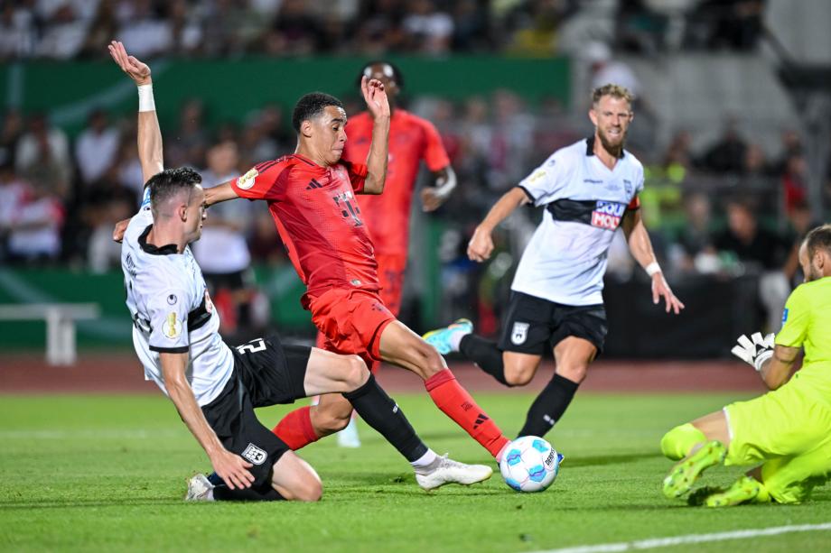 德国杯-穆勒2射1传凯恩破门 拜仁4-0乌尔姆