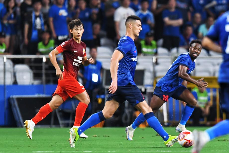 于汉超传射 申花3-1逆转十人海港赢下上海德比