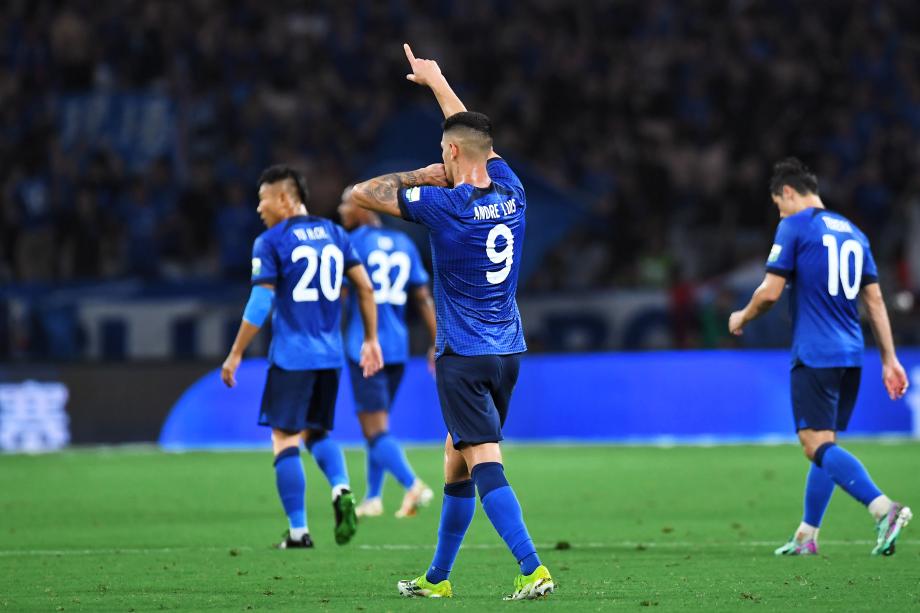 于汉超传射 申花3-1逆转十人海港赢下上海德比