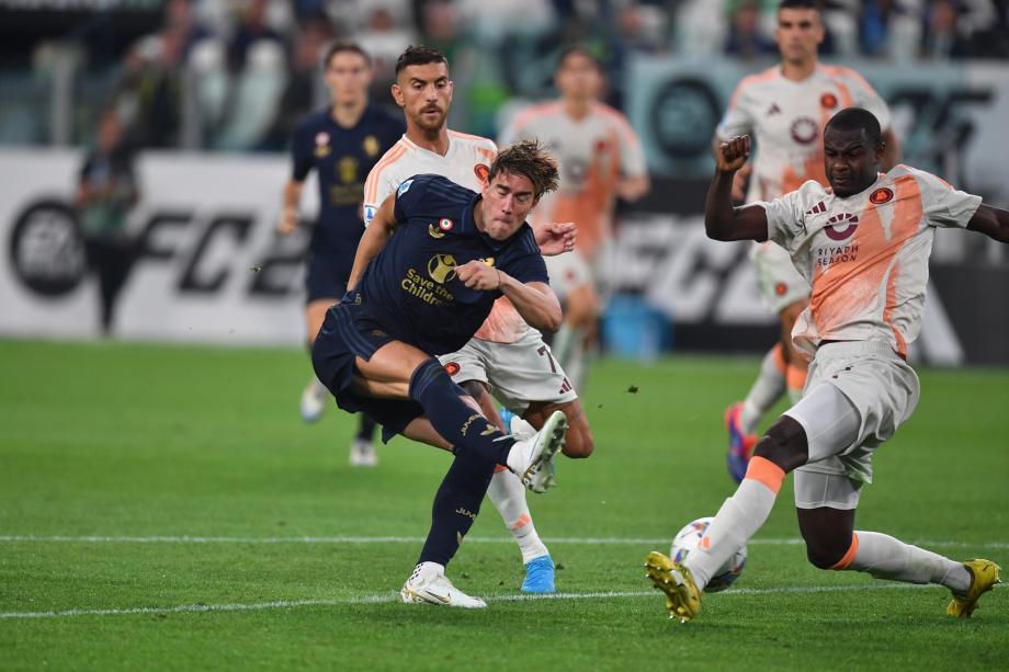 意甲-双方互有攻守迪巴拉替补 尤文0-0罗马