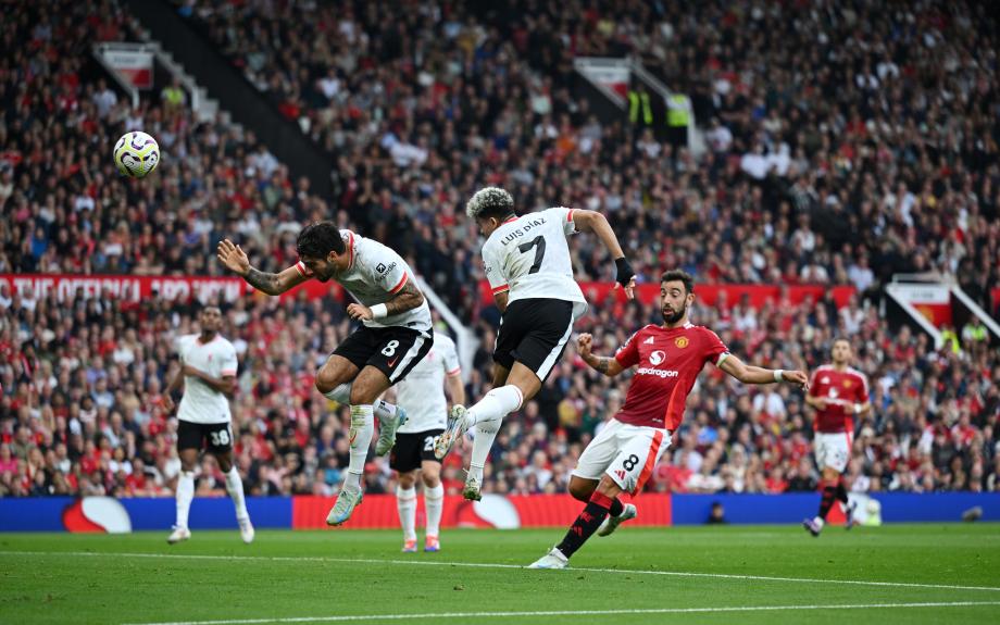 英超-迪亚斯双响萨拉赫传射 曼联0-3利物浦