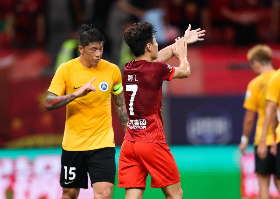 武磊冯劲破门 上海海港2-0深圳新鹏城