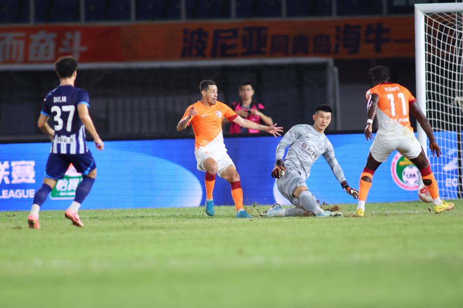 康瓜点射陶强龙扳平 武汉三镇1-1战平青岛海牛