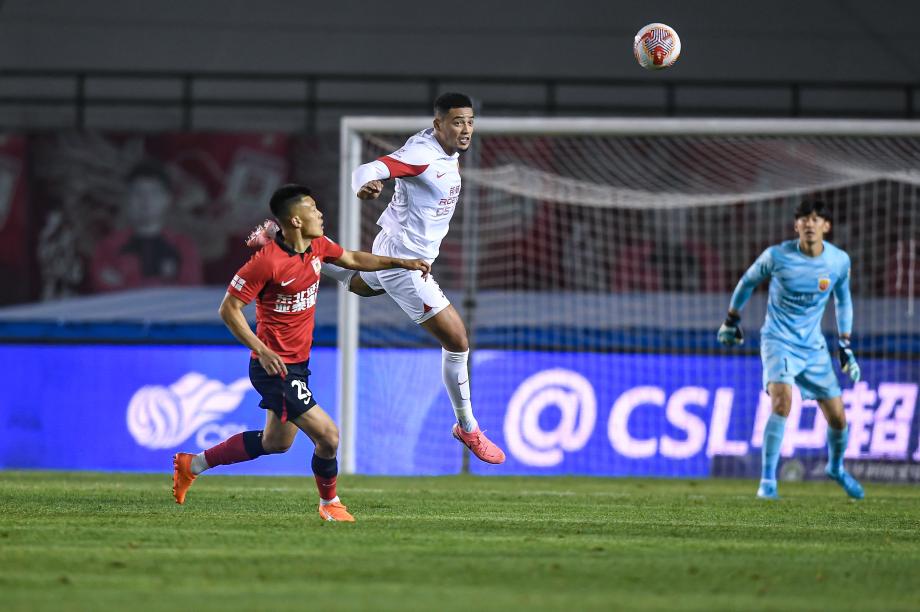 武磊梅开二度破纪录 上海海港4-3长春亚泰