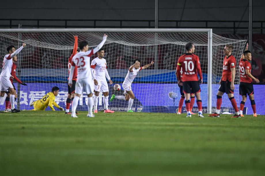 武磊梅开二度破纪录 上海海港4-3长春亚泰