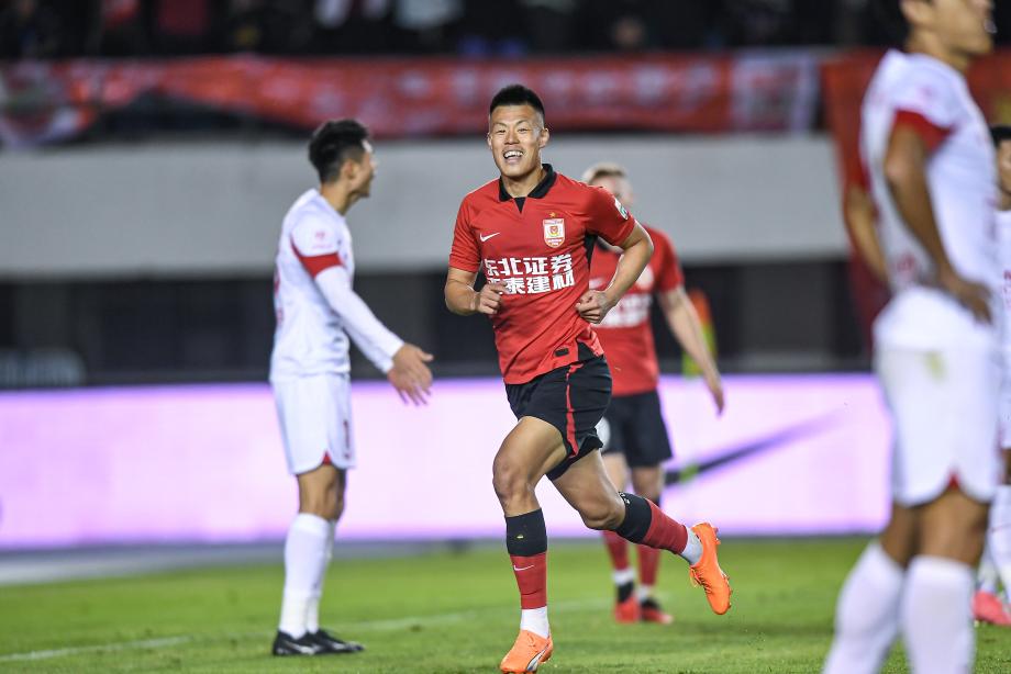 武磊梅开二度破纪录 上海海港4-3长春亚泰