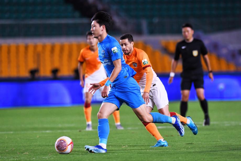 中超-郑浩乾双响 10人青岛海牛1-2不敌南通支云