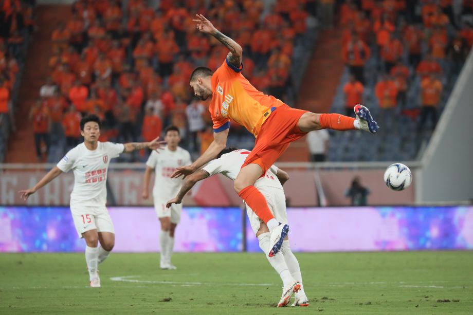 郑铮破门 山东泰山胜成都蓉城晋级足协杯决赛