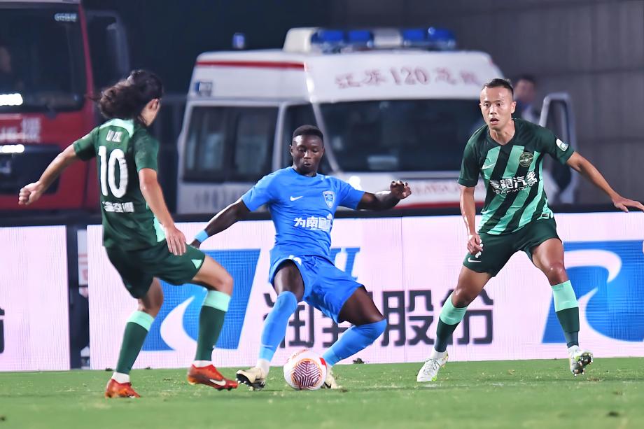 莱昂纳多28秒闪击孙正傲两黄离场 南通3-2逆转浙江