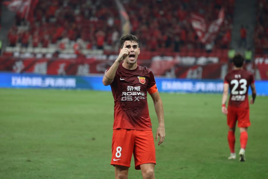 奥斯卡双响武磊伤退 海港2-1西海岸仍领跑