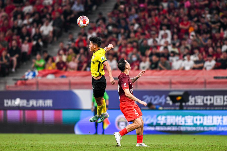 奥斯卡双响武磊伤退 海港2-1西海岸仍领跑