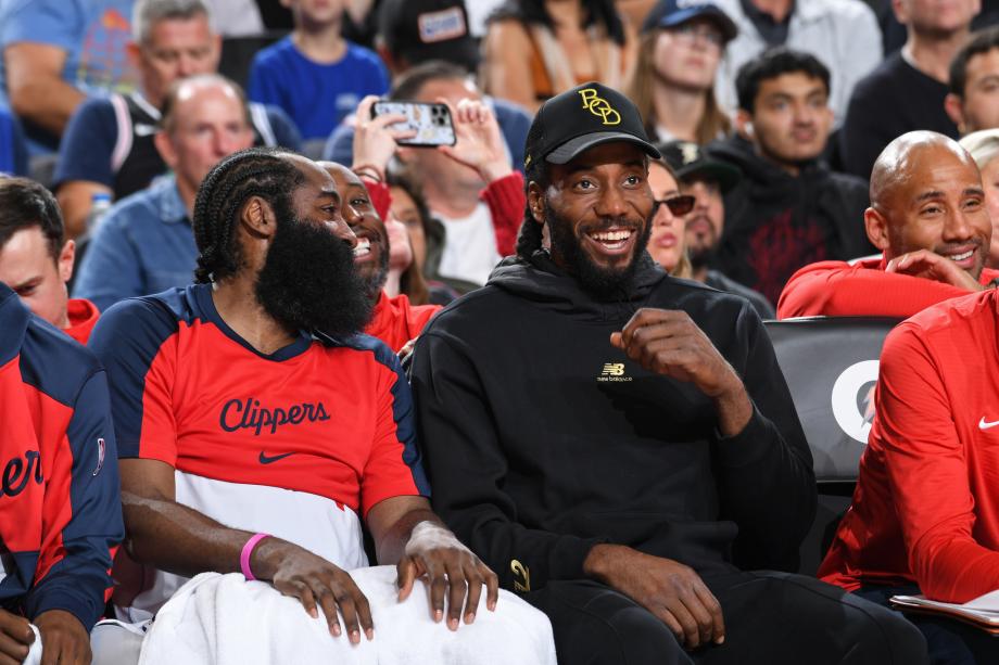 哈登10分12助攻 快船新球馆首秀击败独行侠